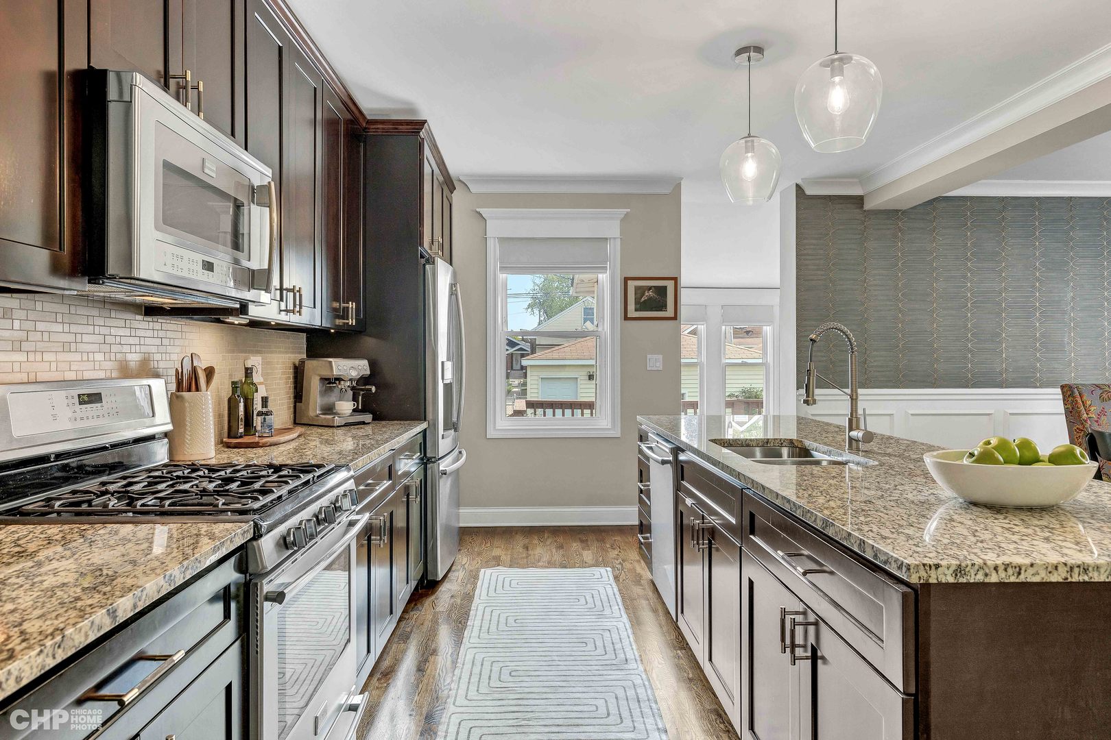 4921 W Newport Avenue