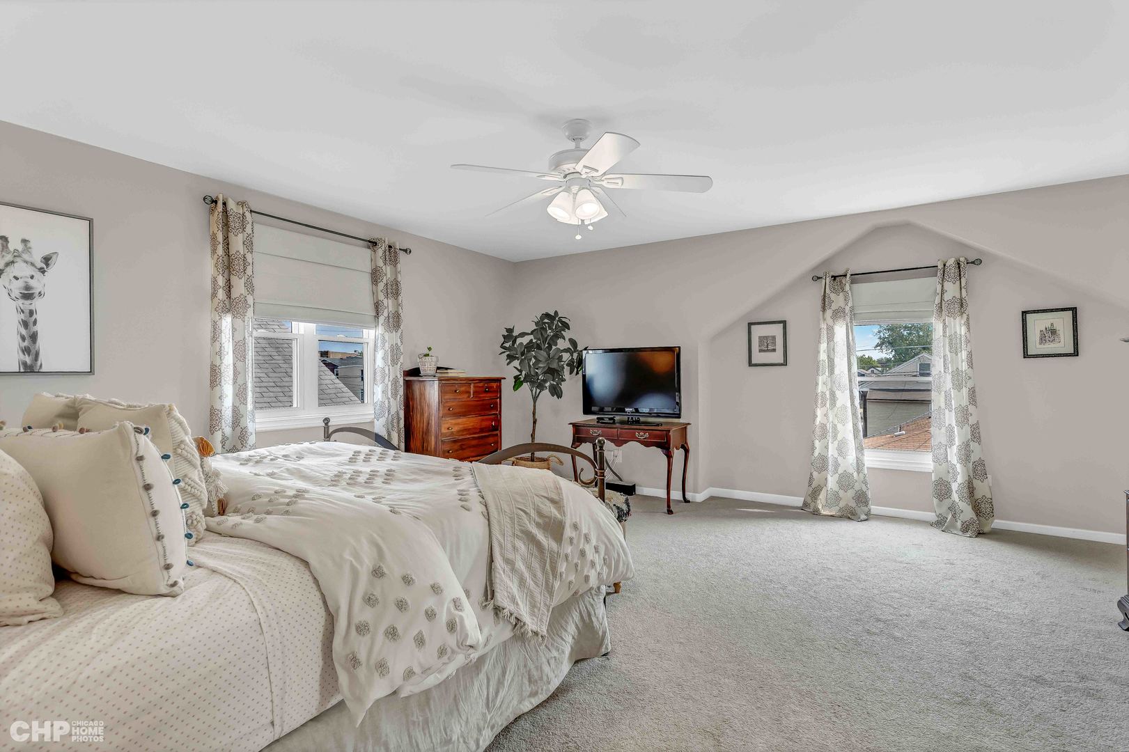 4921 W Newport Avenue