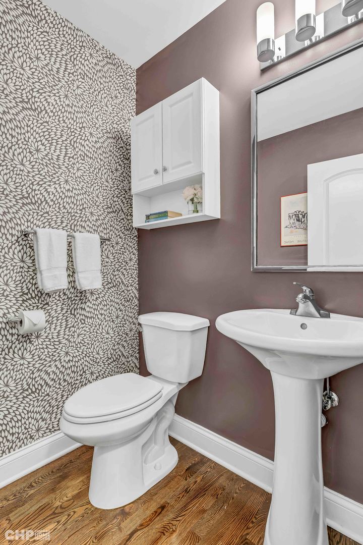 4921 W Newport Avenue