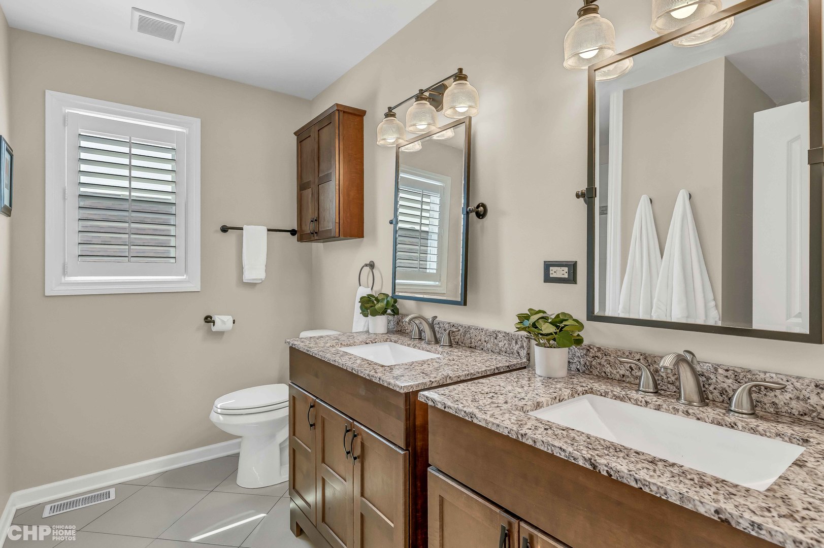 4921 W Newport Avenue