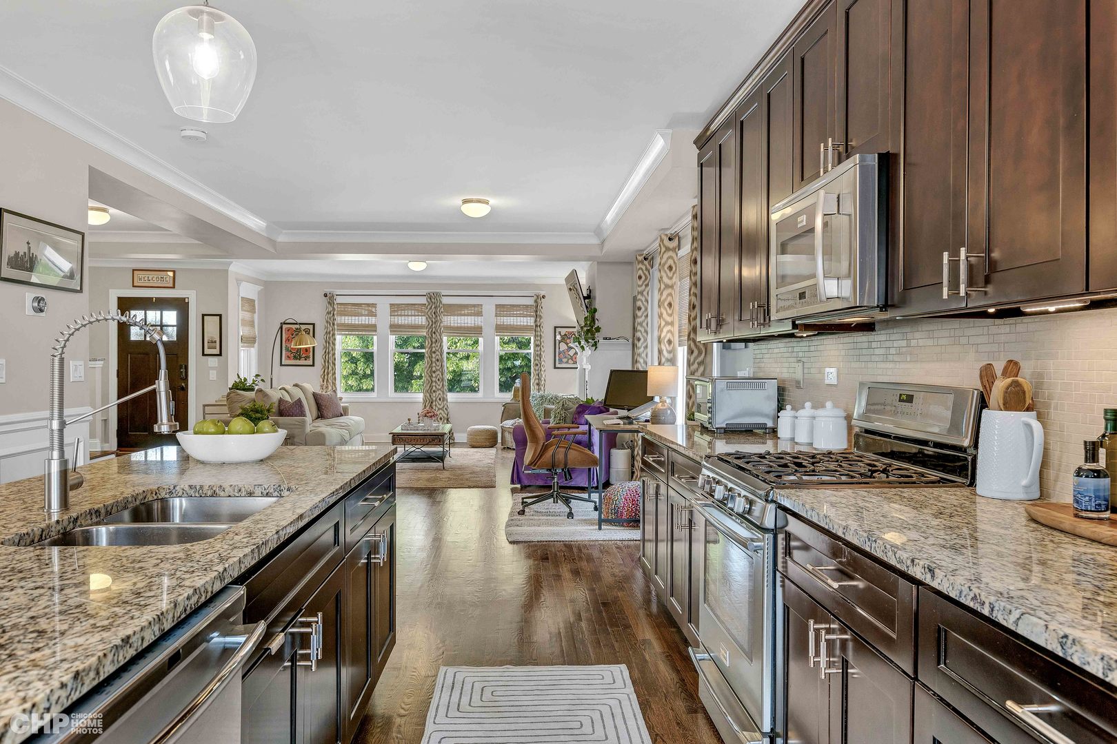 4921 W Newport Avenue