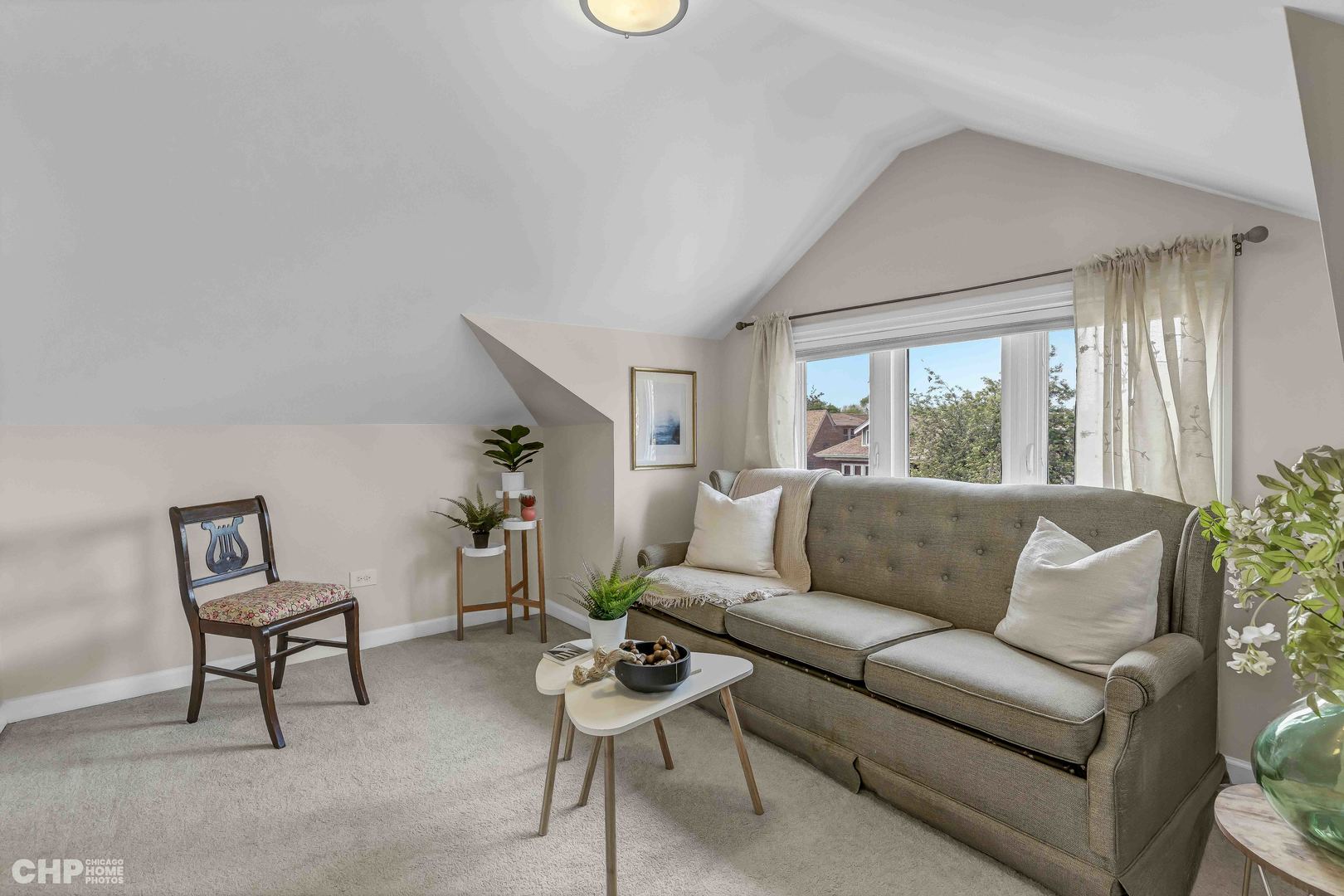 4921 W Newport Avenue