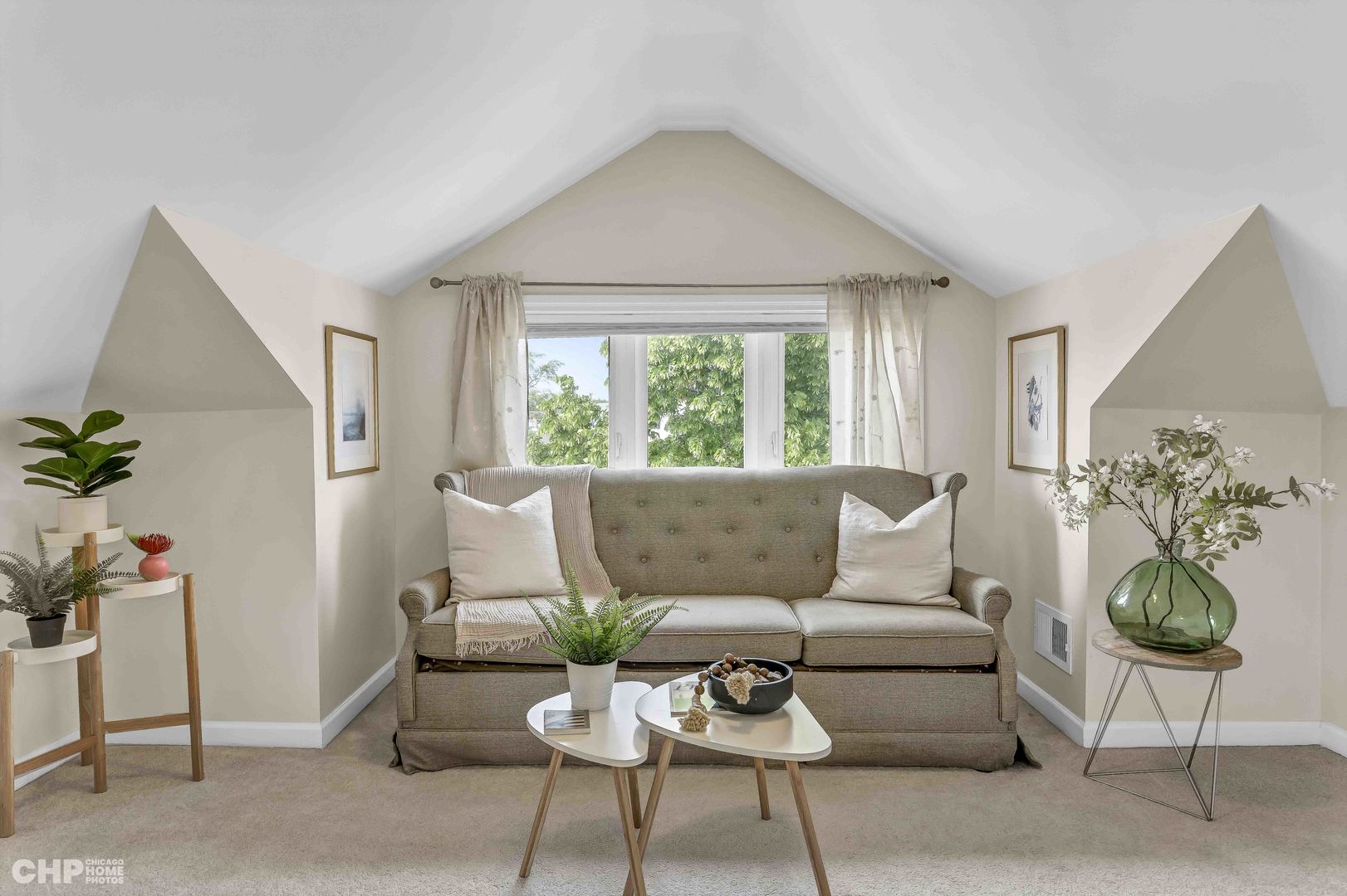 4921 W Newport Avenue