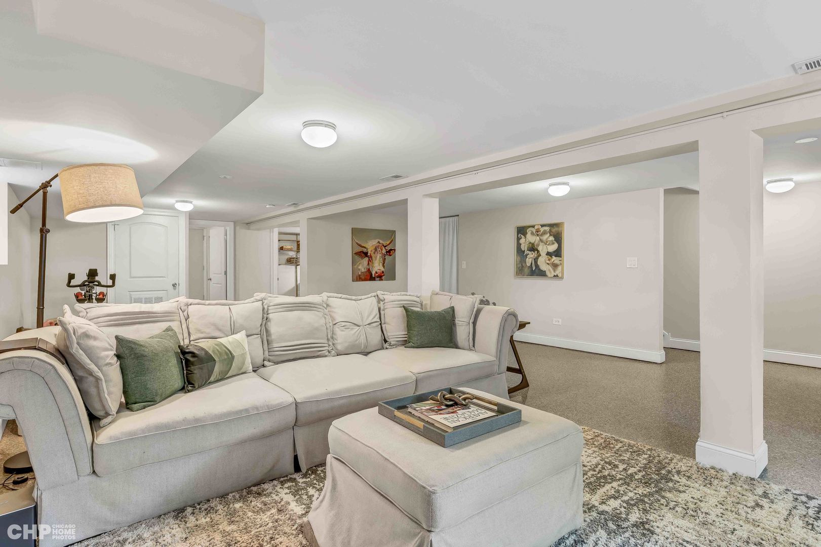 4921 W Newport Avenue