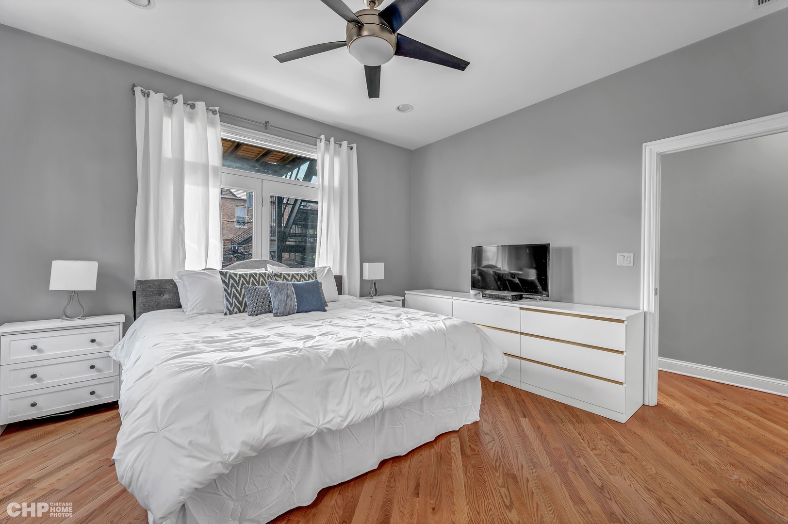 1823 W IOWA Street Unit: 2