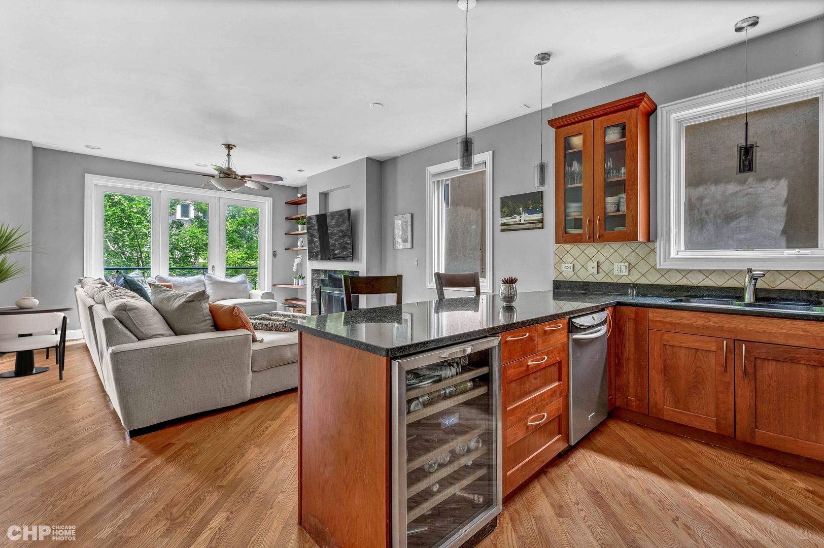 1823 W IOWA Street Unit: 2