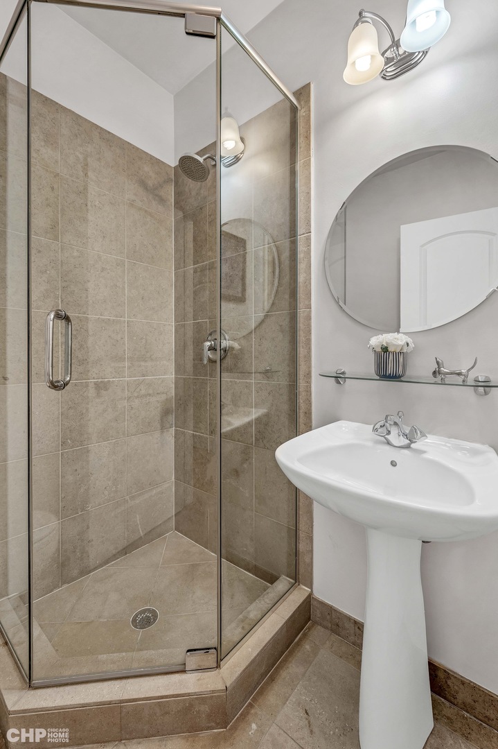 1823 W IOWA Street Unit: 2