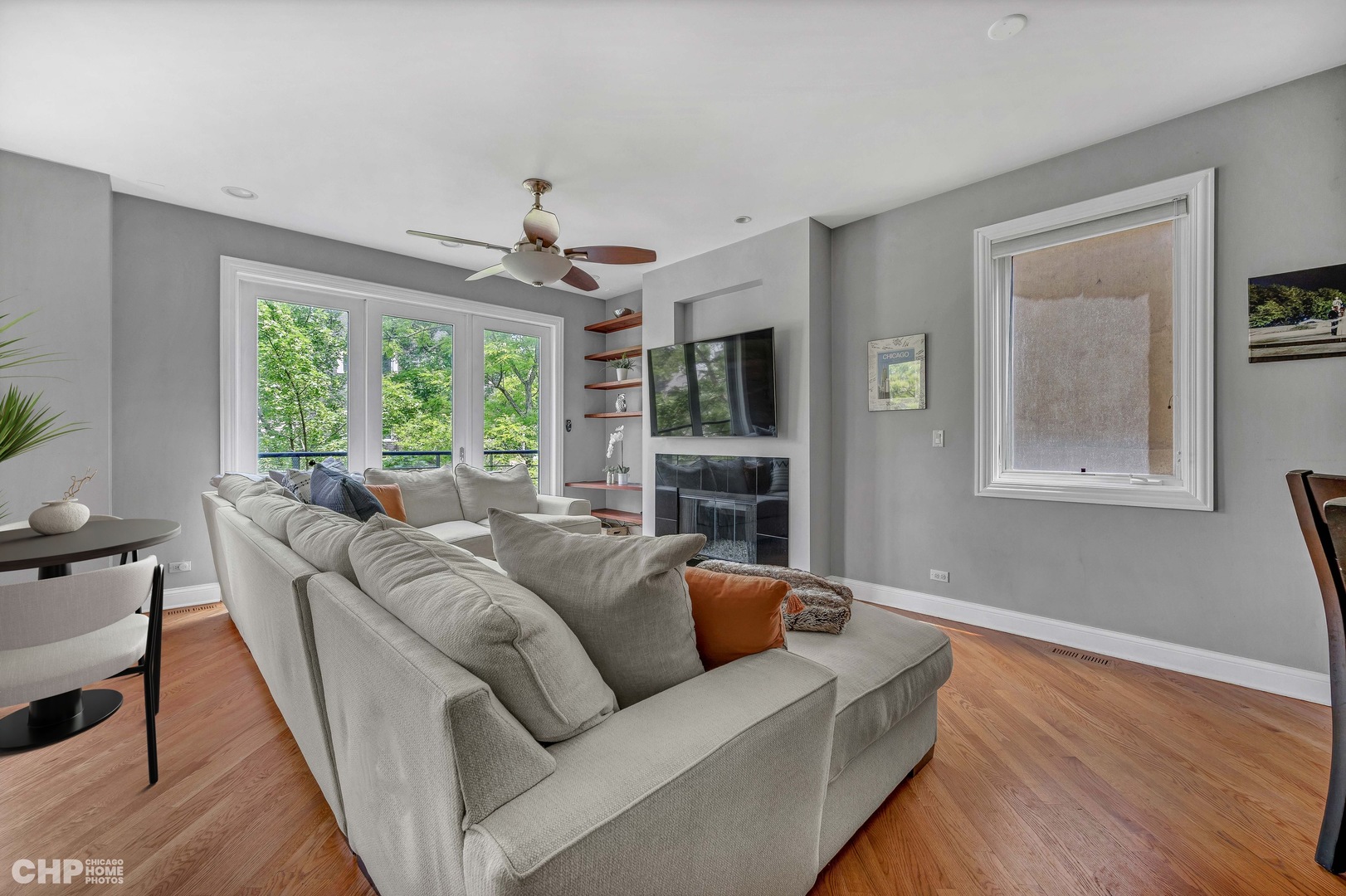 1823 W IOWA Street Unit: 2
