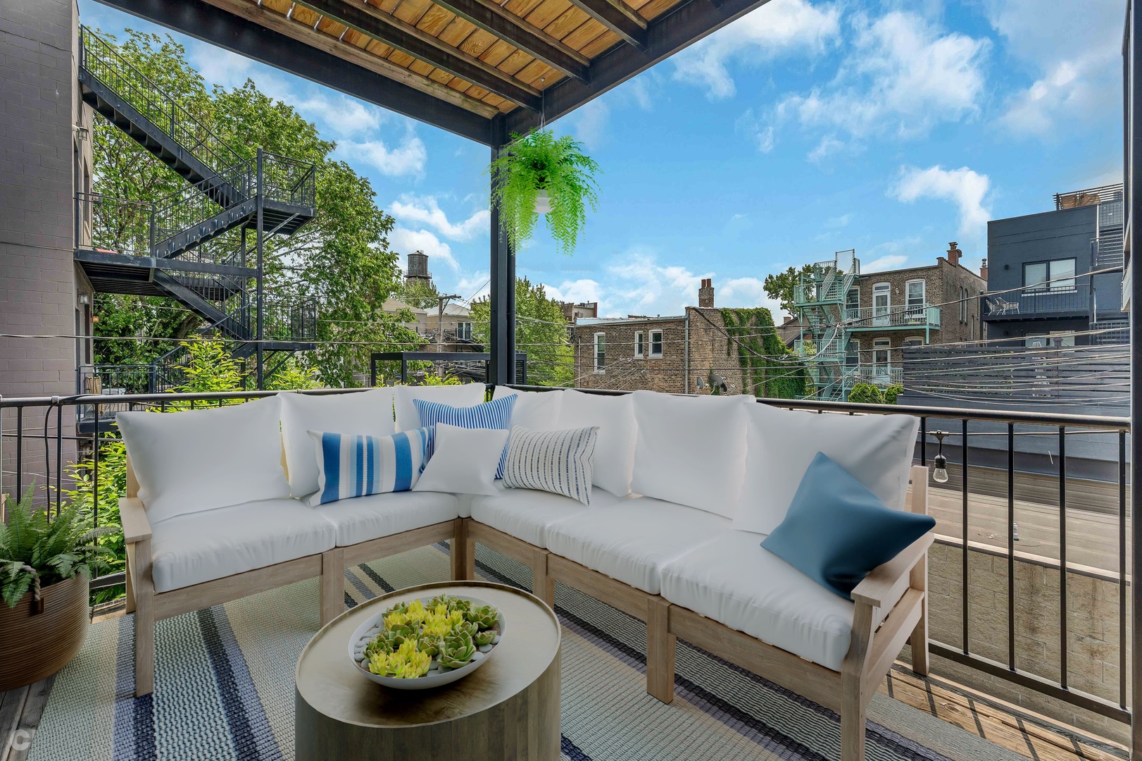 1823 W IOWA Street Unit: 2