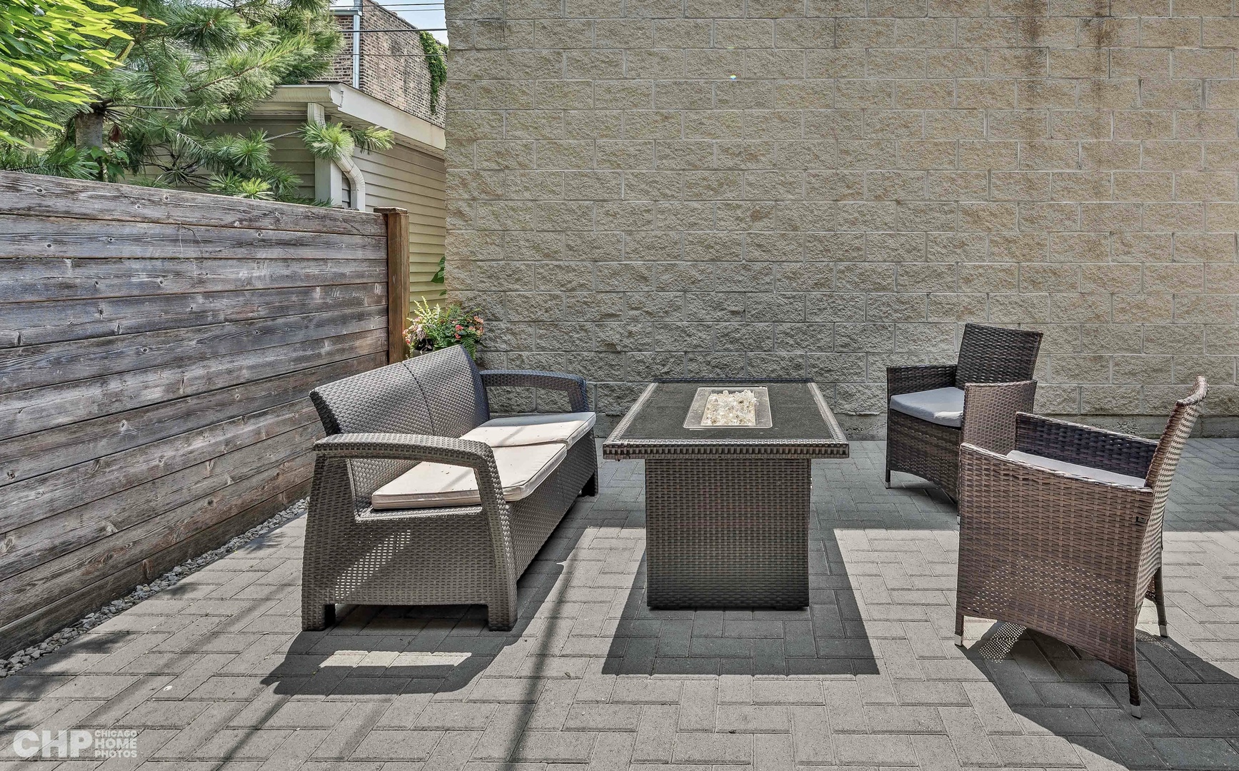1823 W IOWA Street Unit: 2