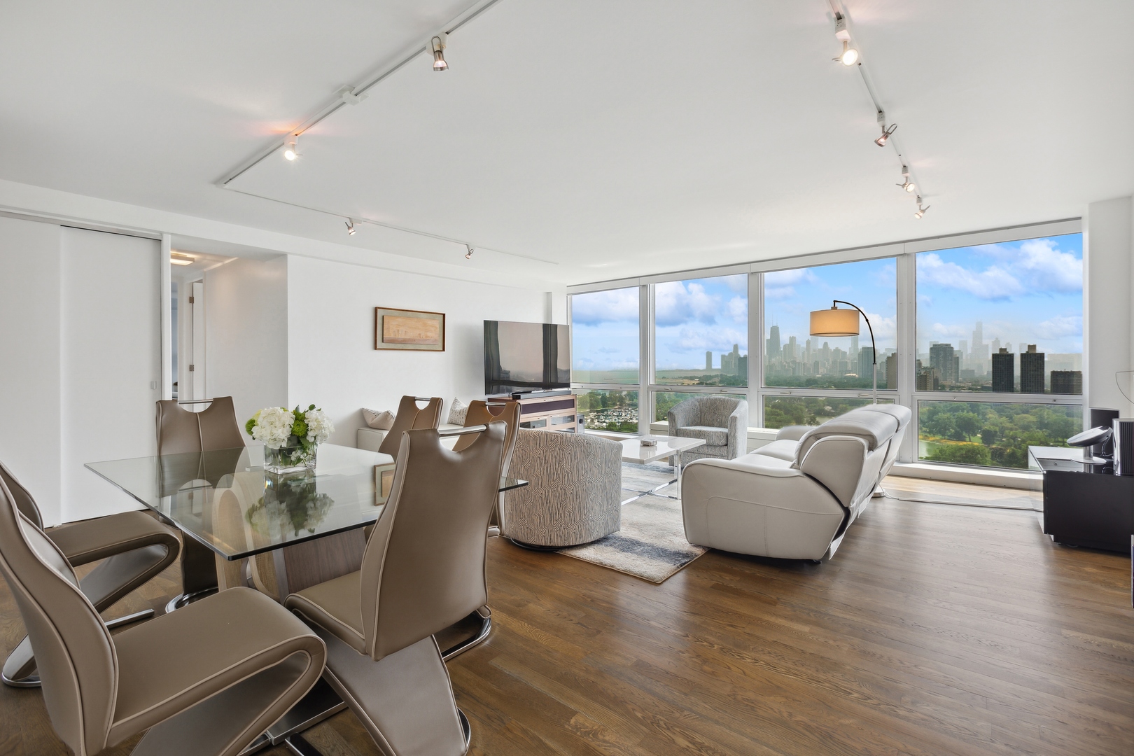 330 W Diversey Parkway Unit: 2605