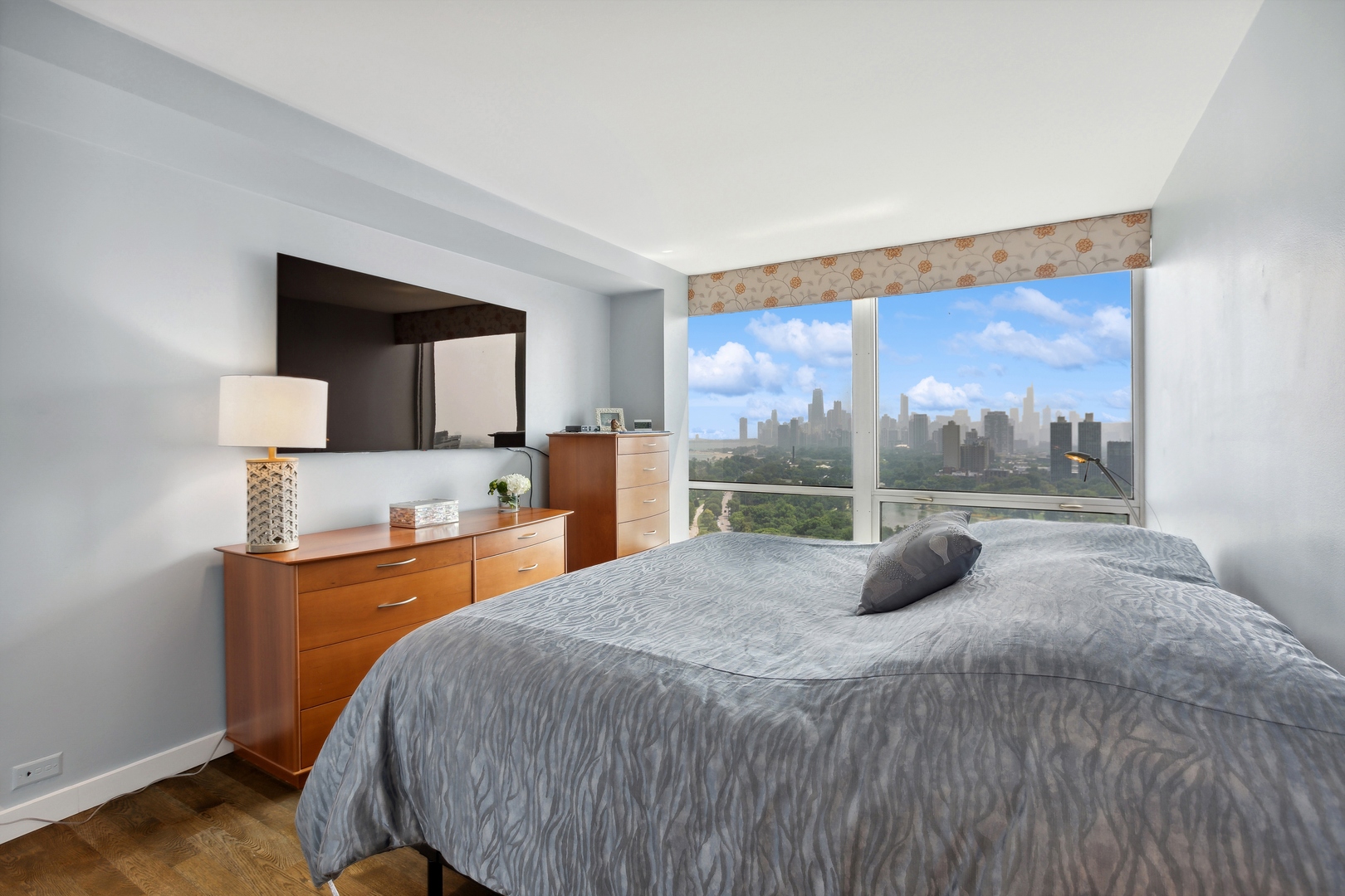 330 W Diversey Parkway Unit: 2605