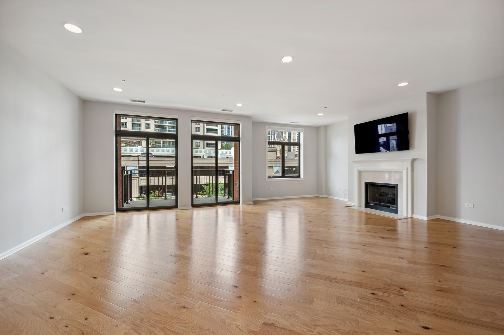 33 W Huron Street Unit: 508
