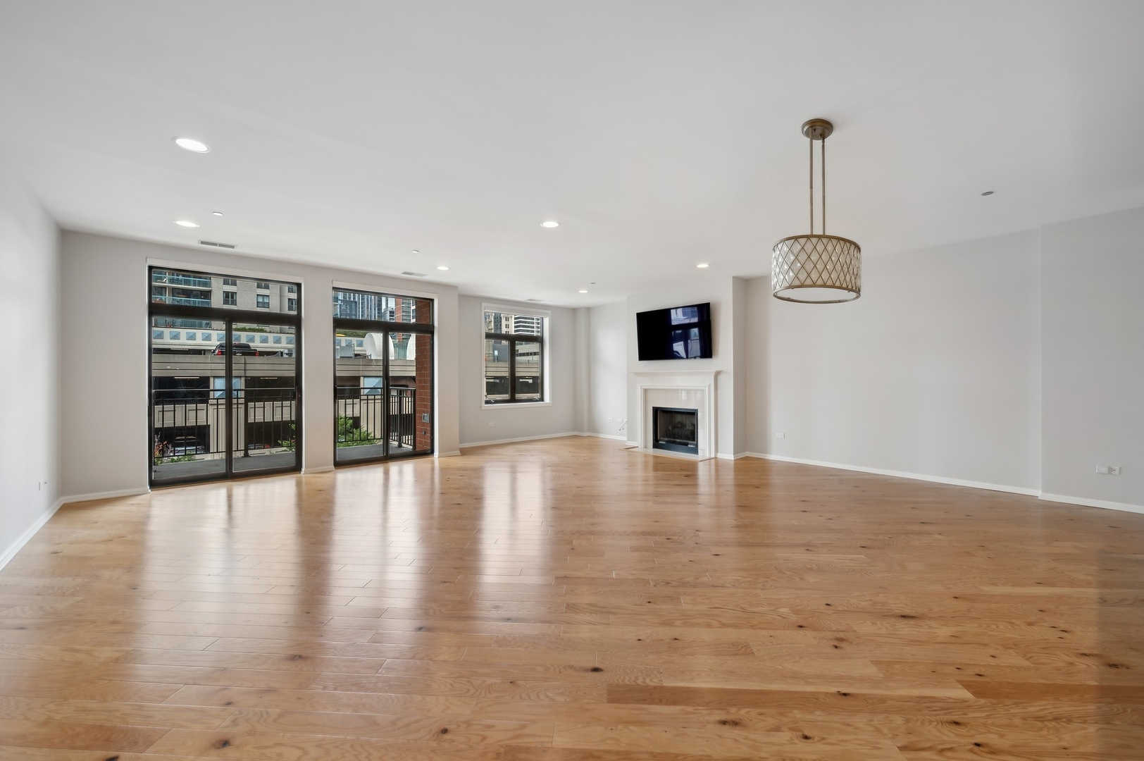 33 W Huron Street Unit: 508