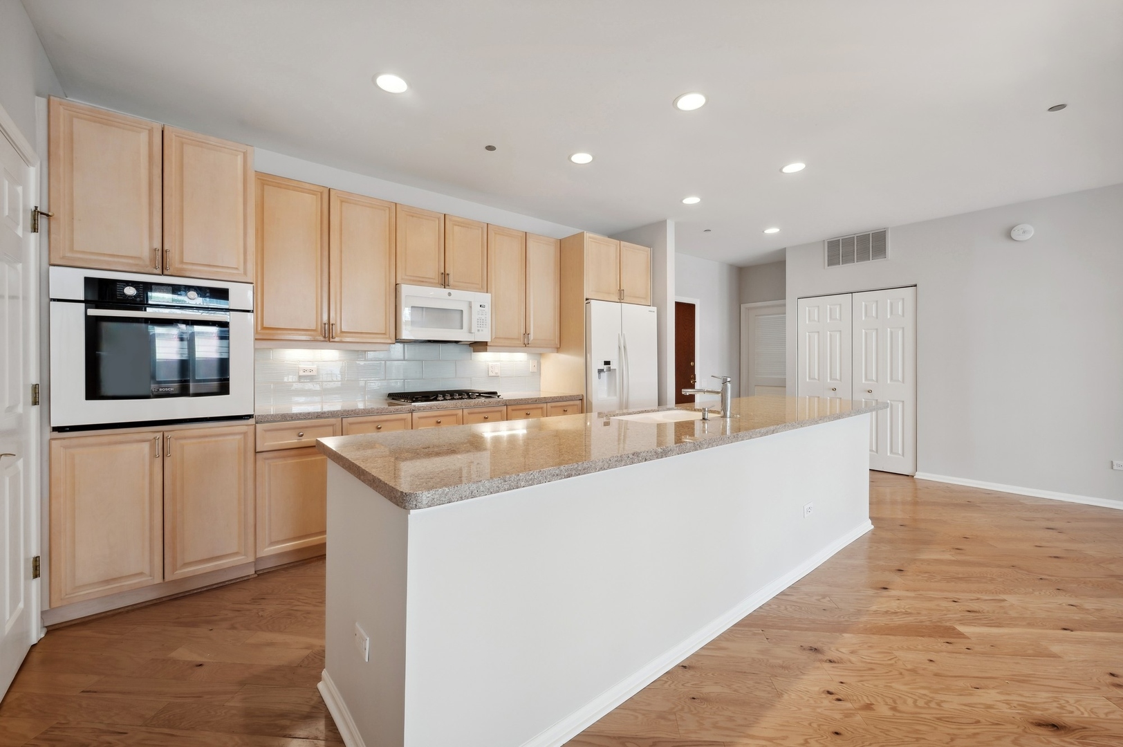 33 W Huron Street Unit: 508
