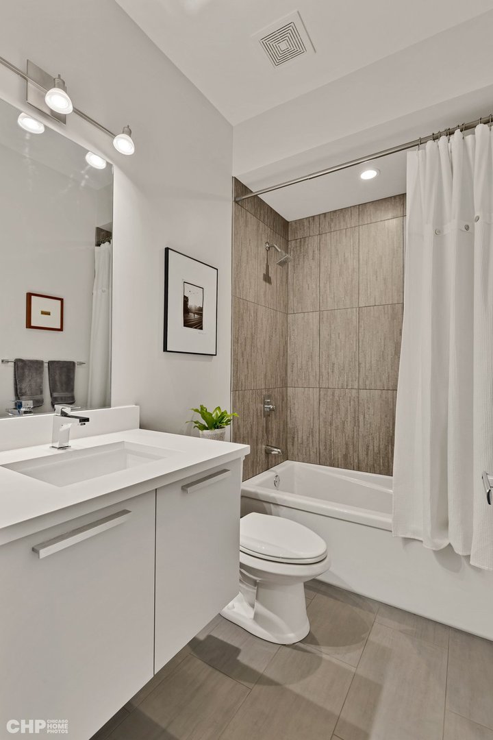 2724 W Armitage Avenue Unit: 2E