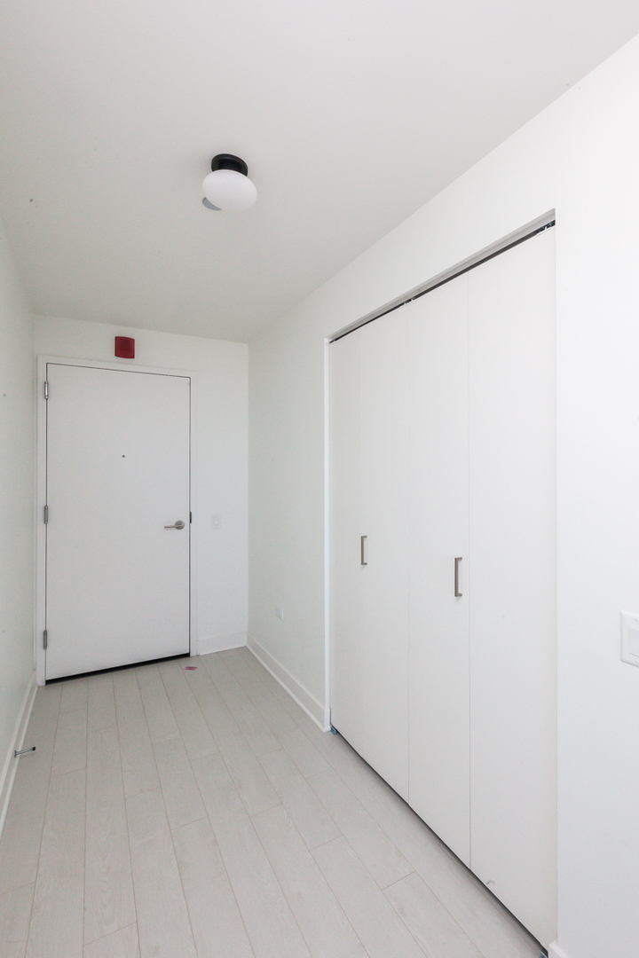 1035 W Van Buren Street Unit: 2101