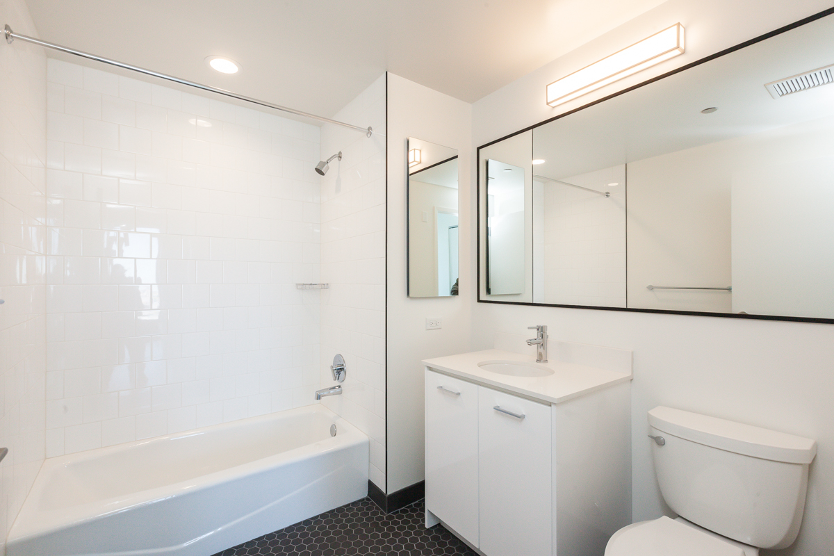 1035 W Van Buren Street Unit: 2101
