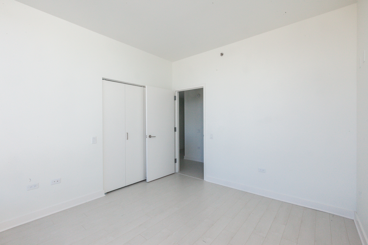 1035 W Van Buren Street Unit: 2101