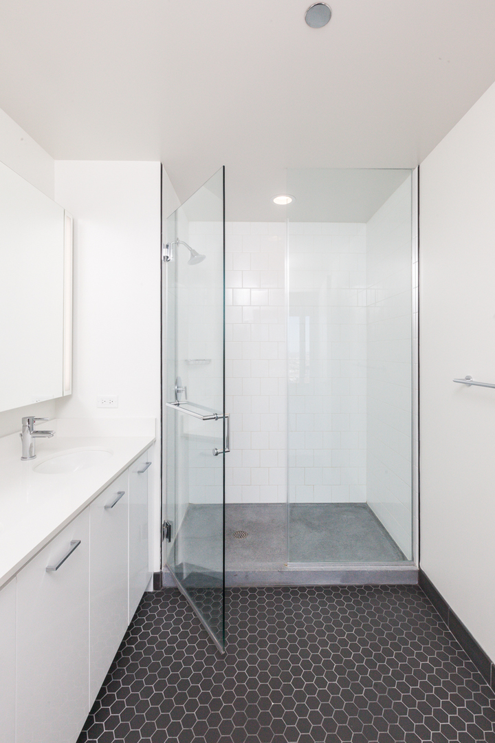 1035 W Van Buren Street Unit: 2101