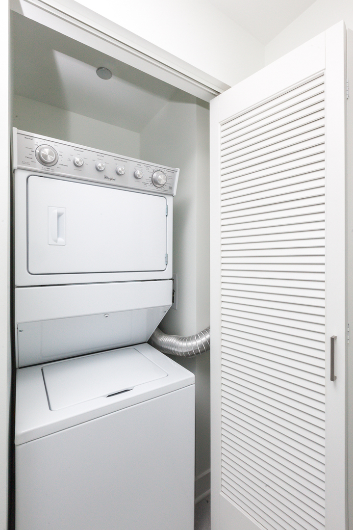 1035 W Van Buren Street Unit: 2101