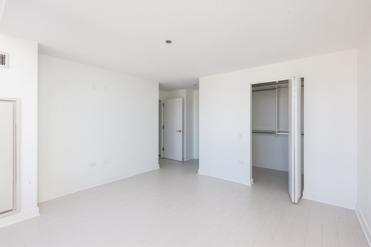 1035 W Van Buren Street Unit: 2101