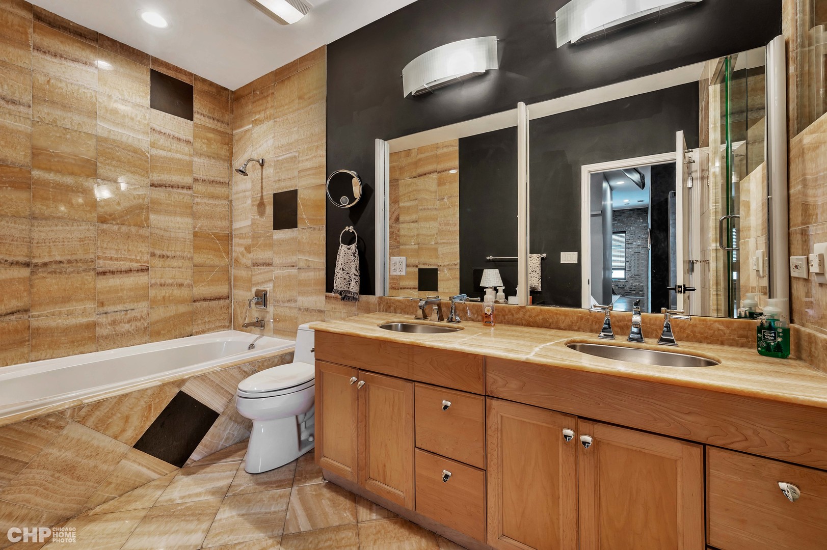 1424 W Grand Avenue Unit: 5