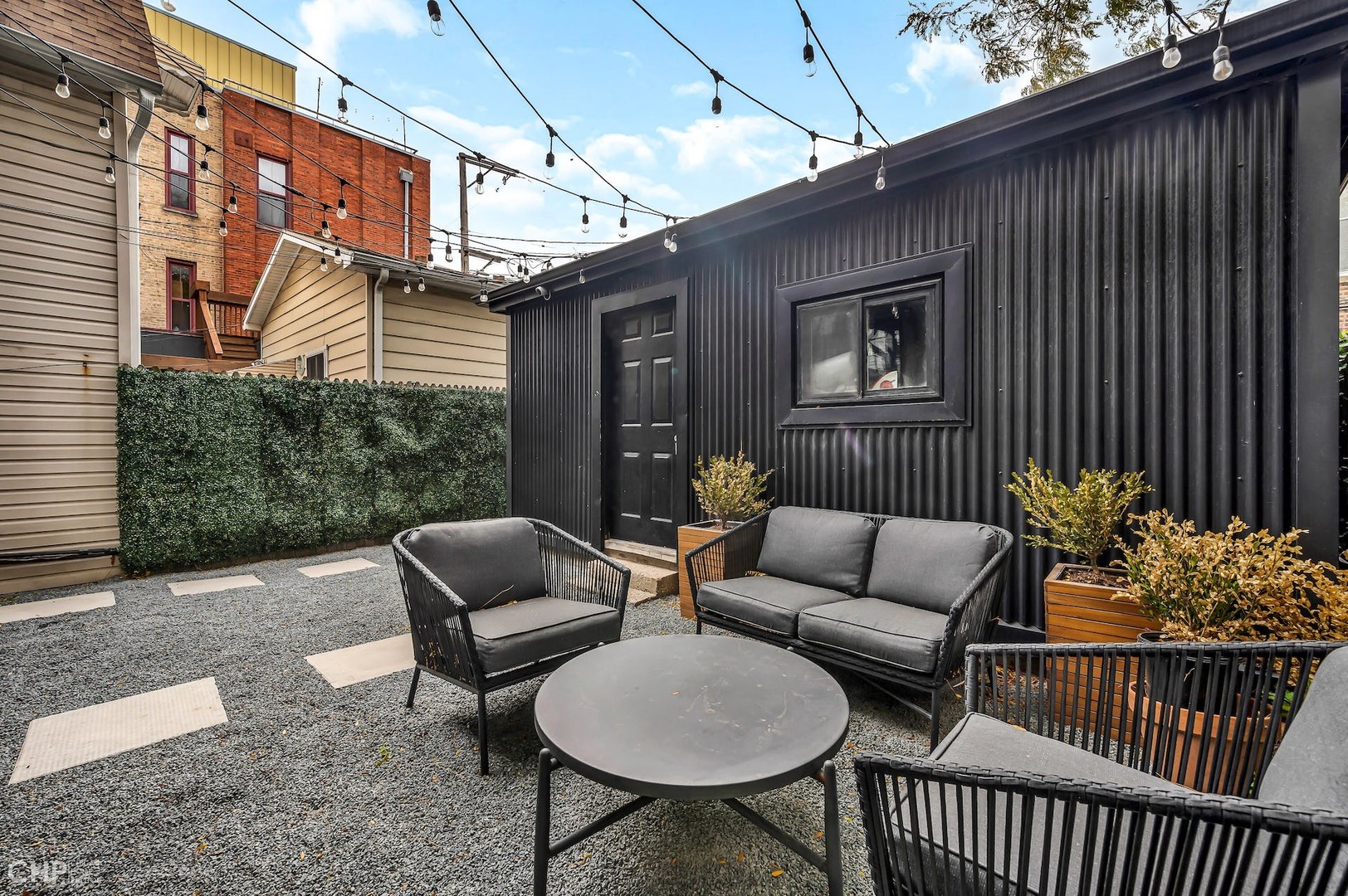 2014 N Oakley Avenue