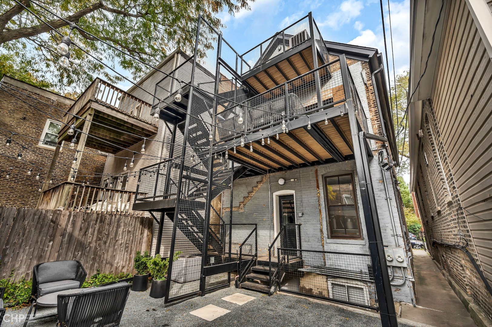2014 N Oakley Avenue