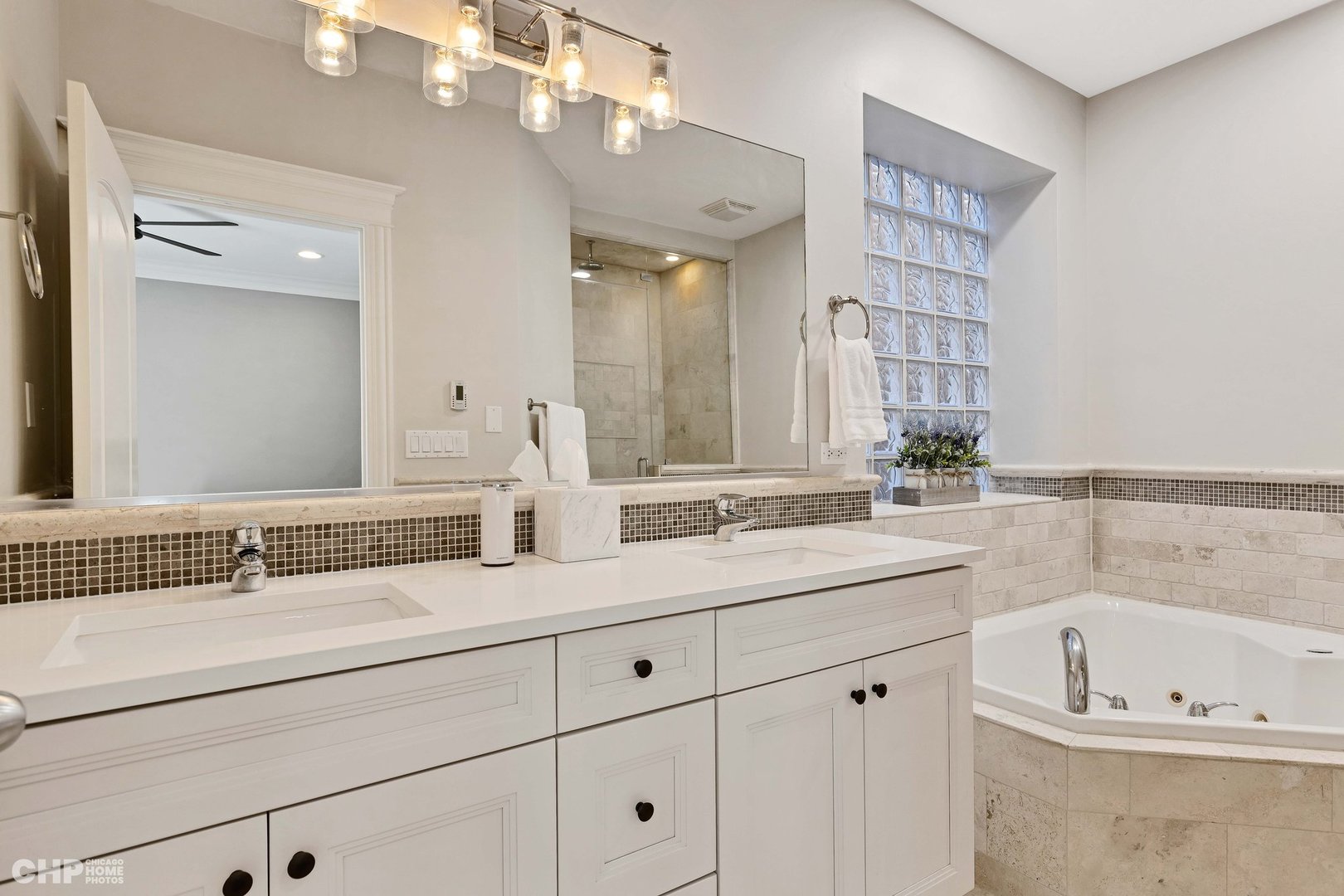 1045 W Monroe Street Unit: 4