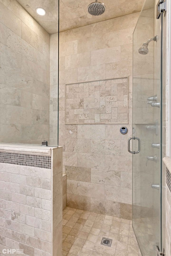 1045 W Monroe Street Unit: 4