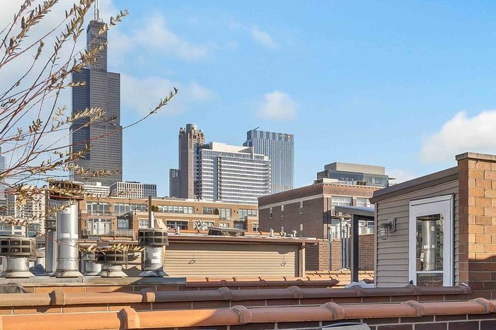1045 W Monroe Street Unit: 4