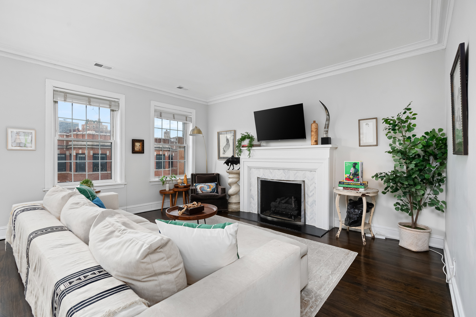 559 W Roscoe Street Unit: 3W