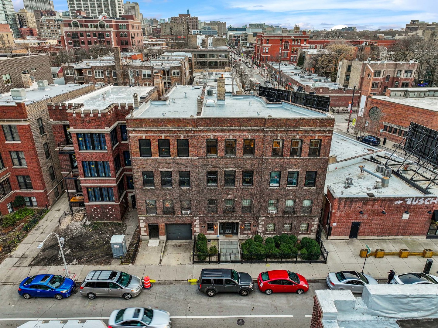 559 W Roscoe Street Unit: 3W