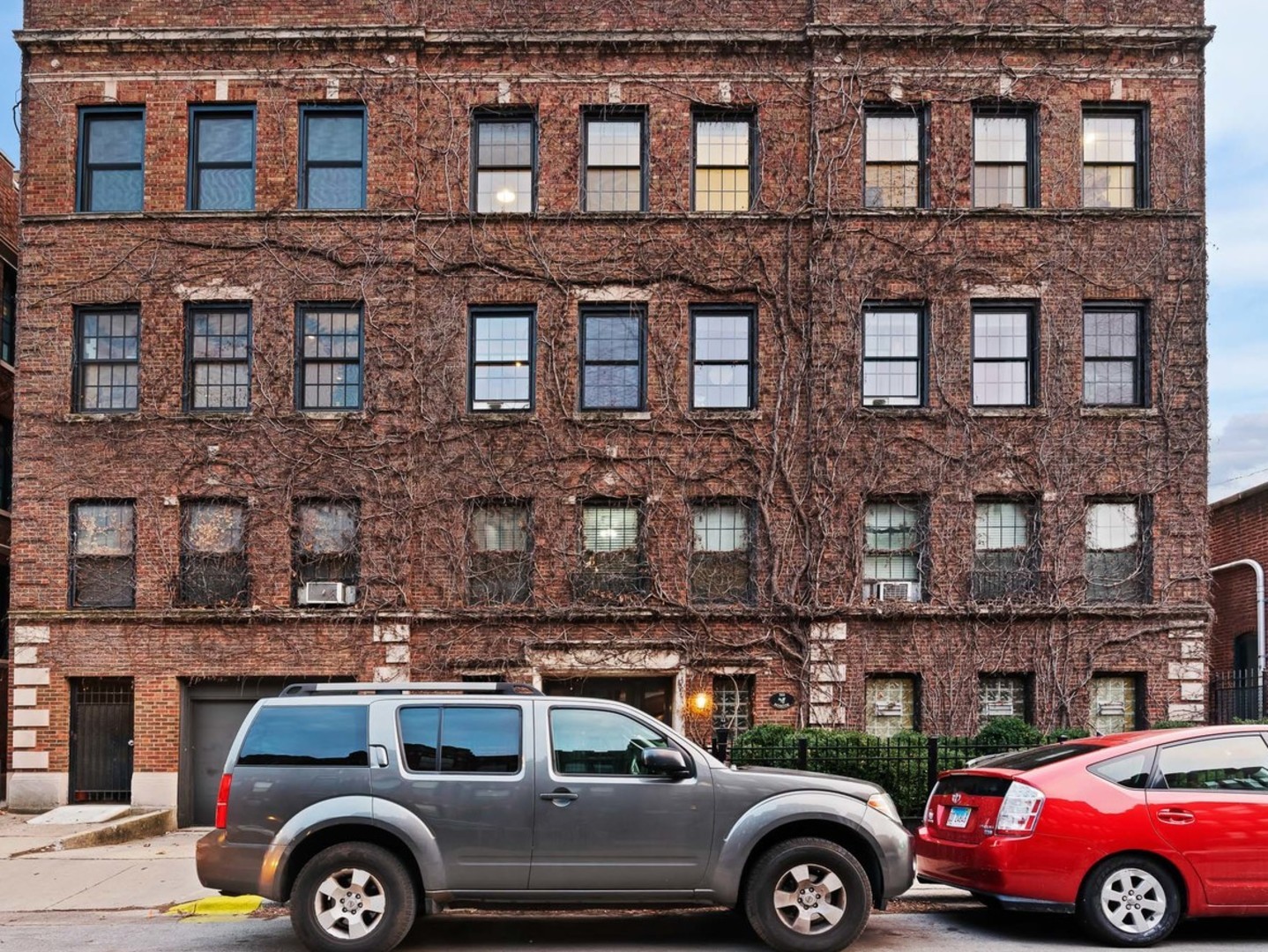 559 W Roscoe Street Unit: 3W