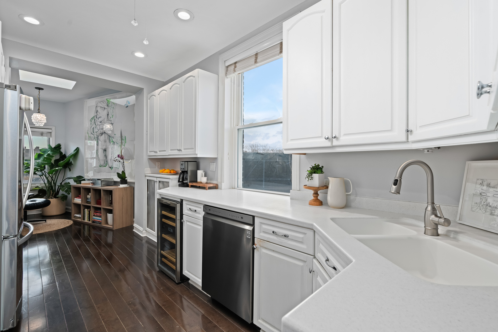 559 W Roscoe Street Unit: 3W