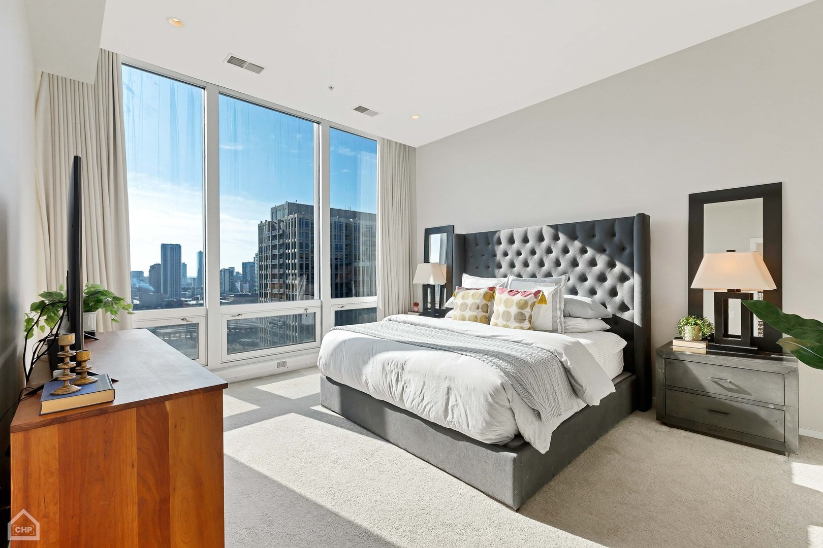 500 W SUPERIOR Street Unit: 1405