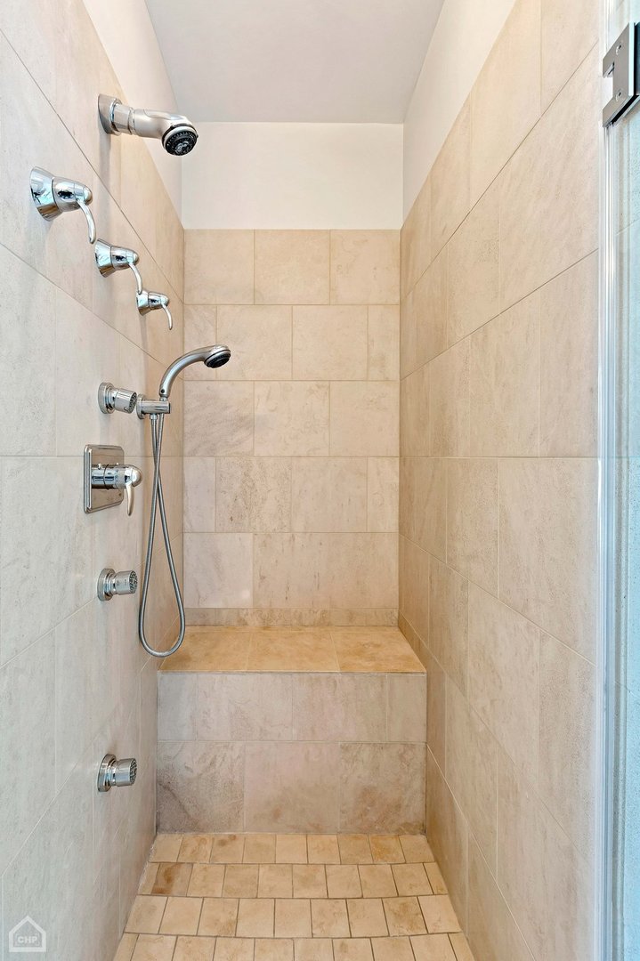 500 W SUPERIOR Street Unit: 1405