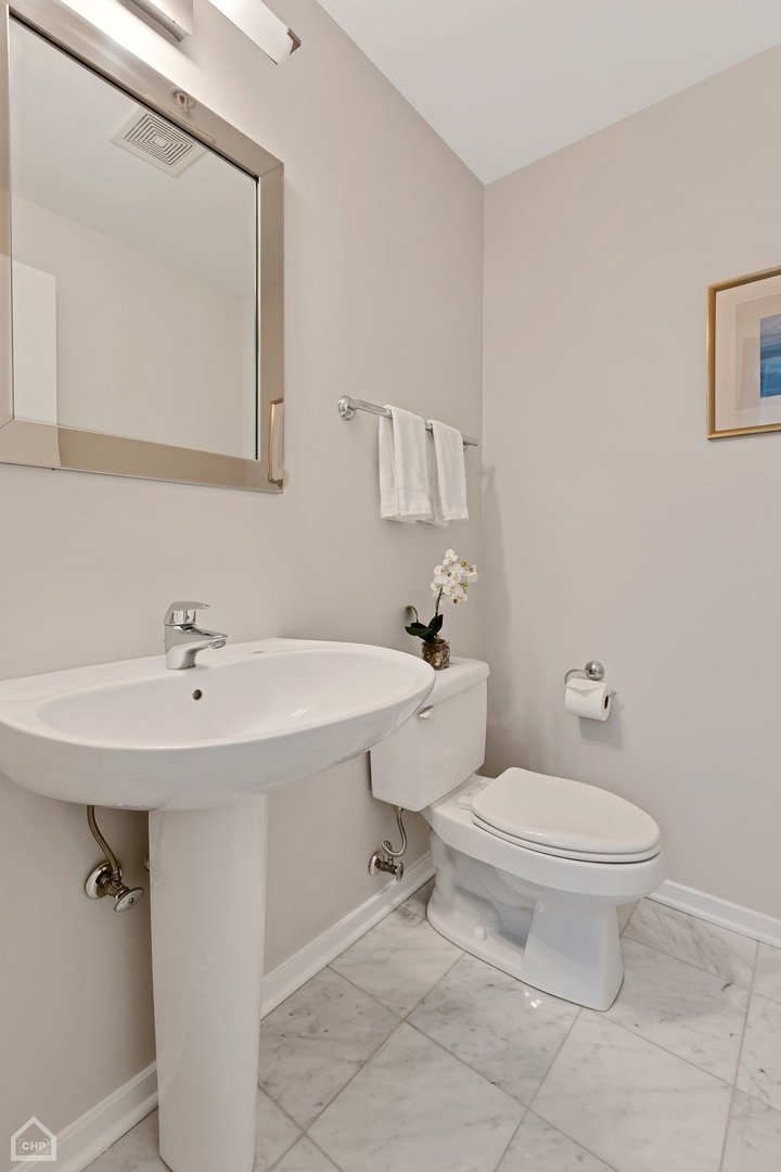 500 W SUPERIOR Street Unit: 1405