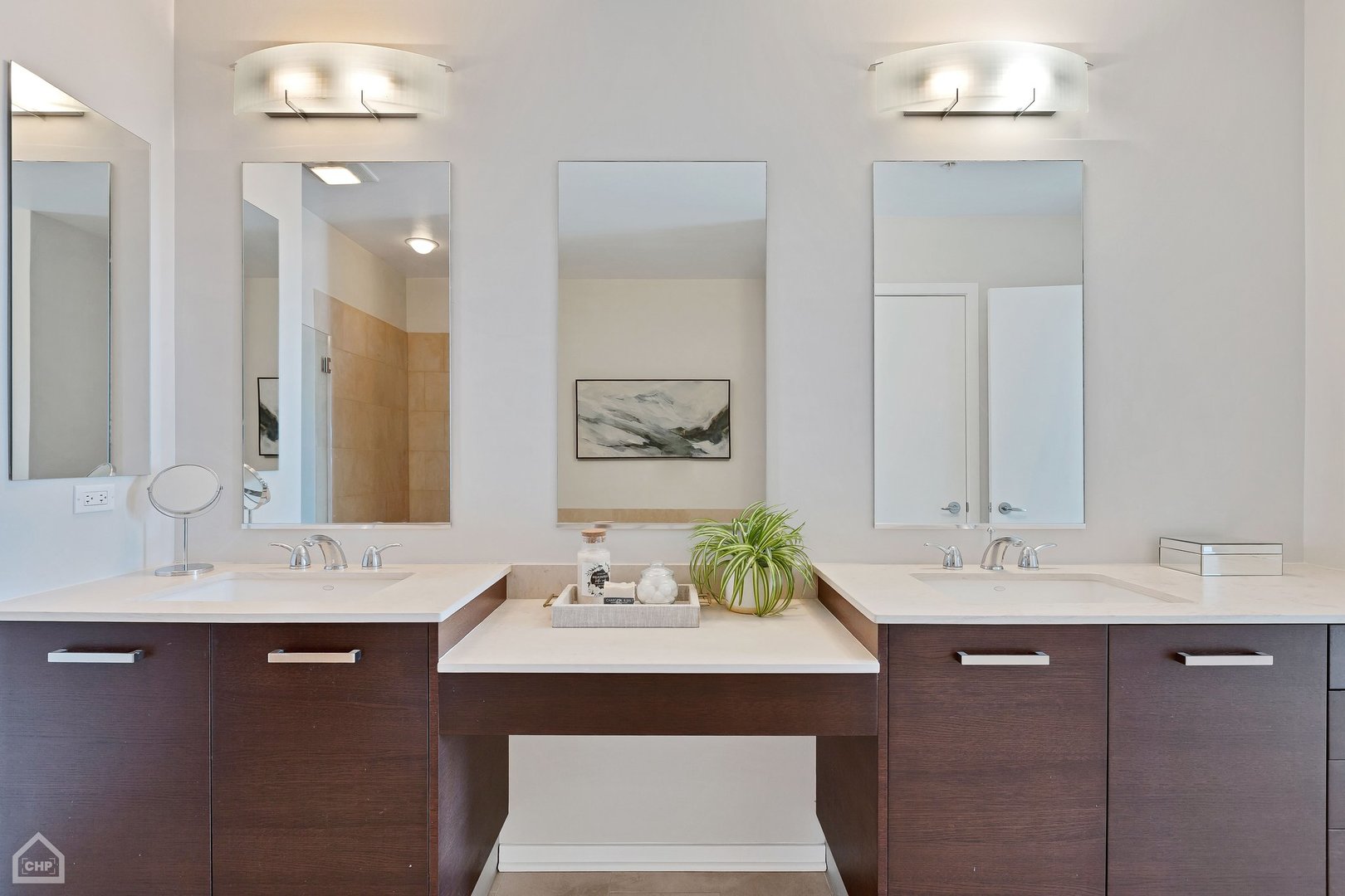 500 W SUPERIOR Street Unit: 1405