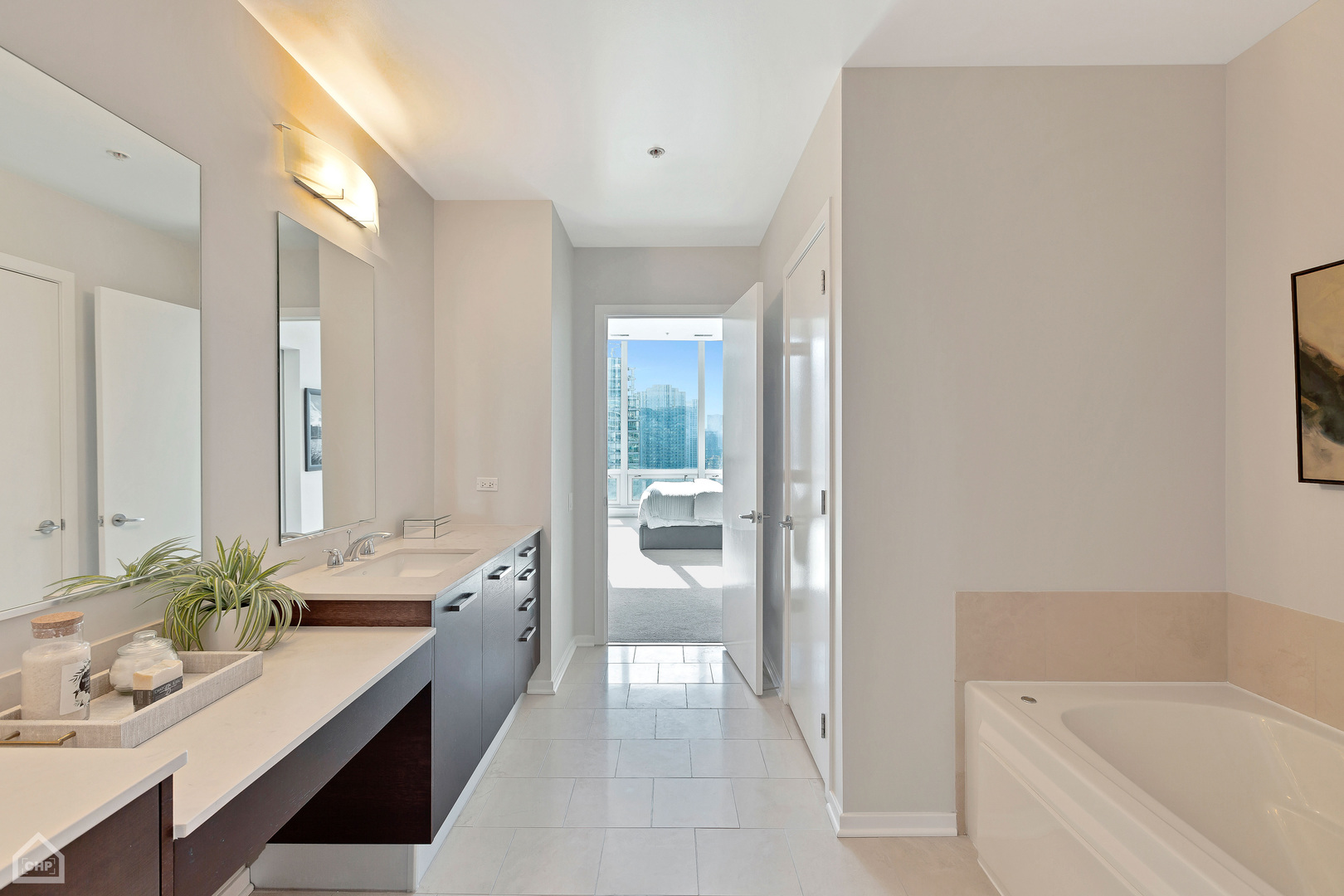 500 W SUPERIOR Street Unit: 1405