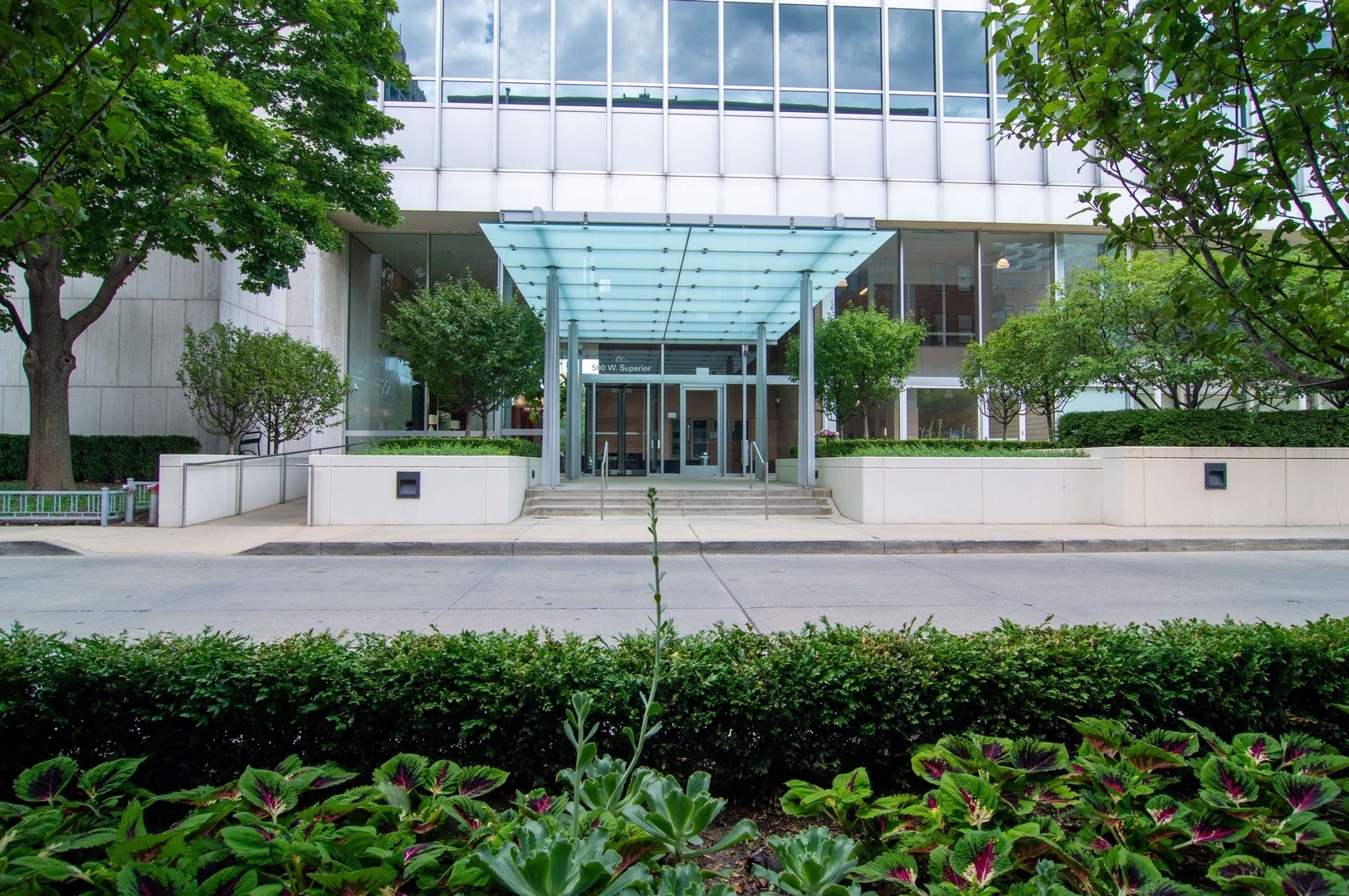 500 W SUPERIOR Street Unit: 1405