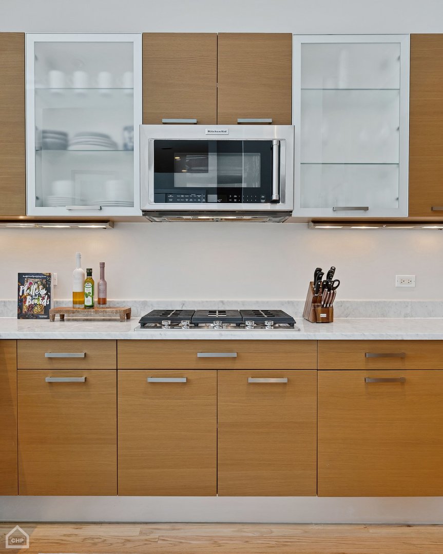 500 W SUPERIOR Street Unit: 1405