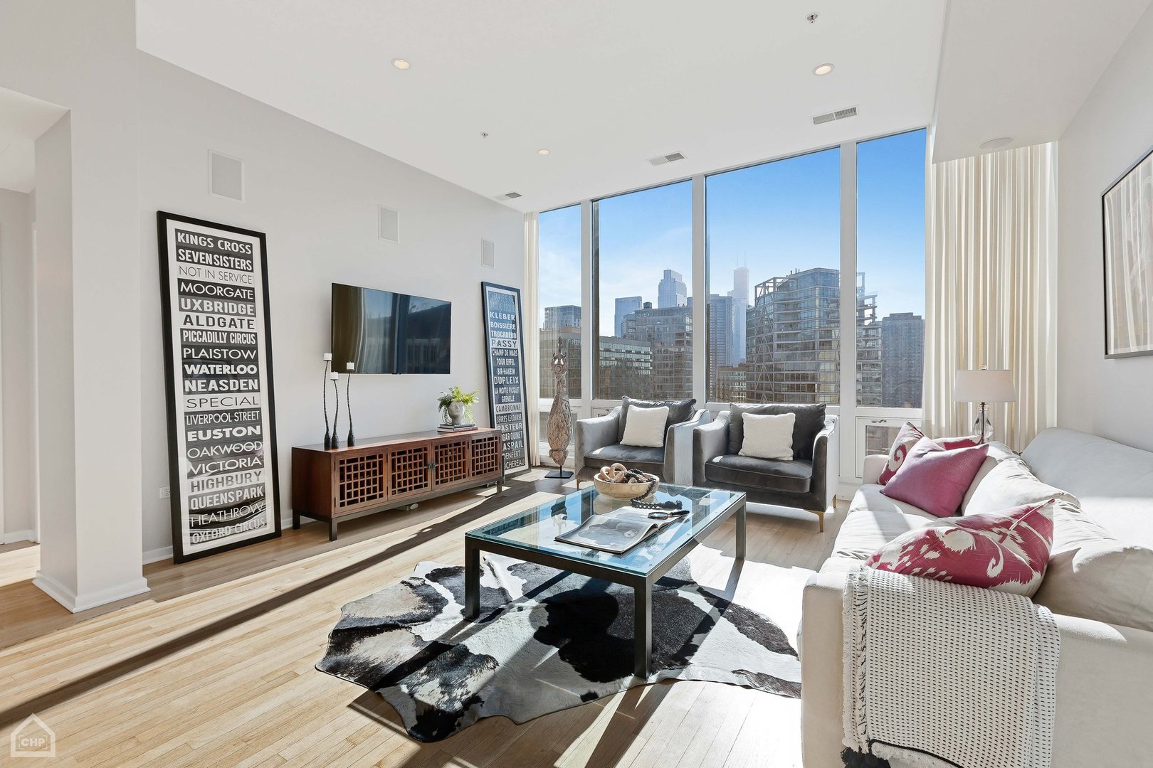 500 W SUPERIOR Street Unit: 1405