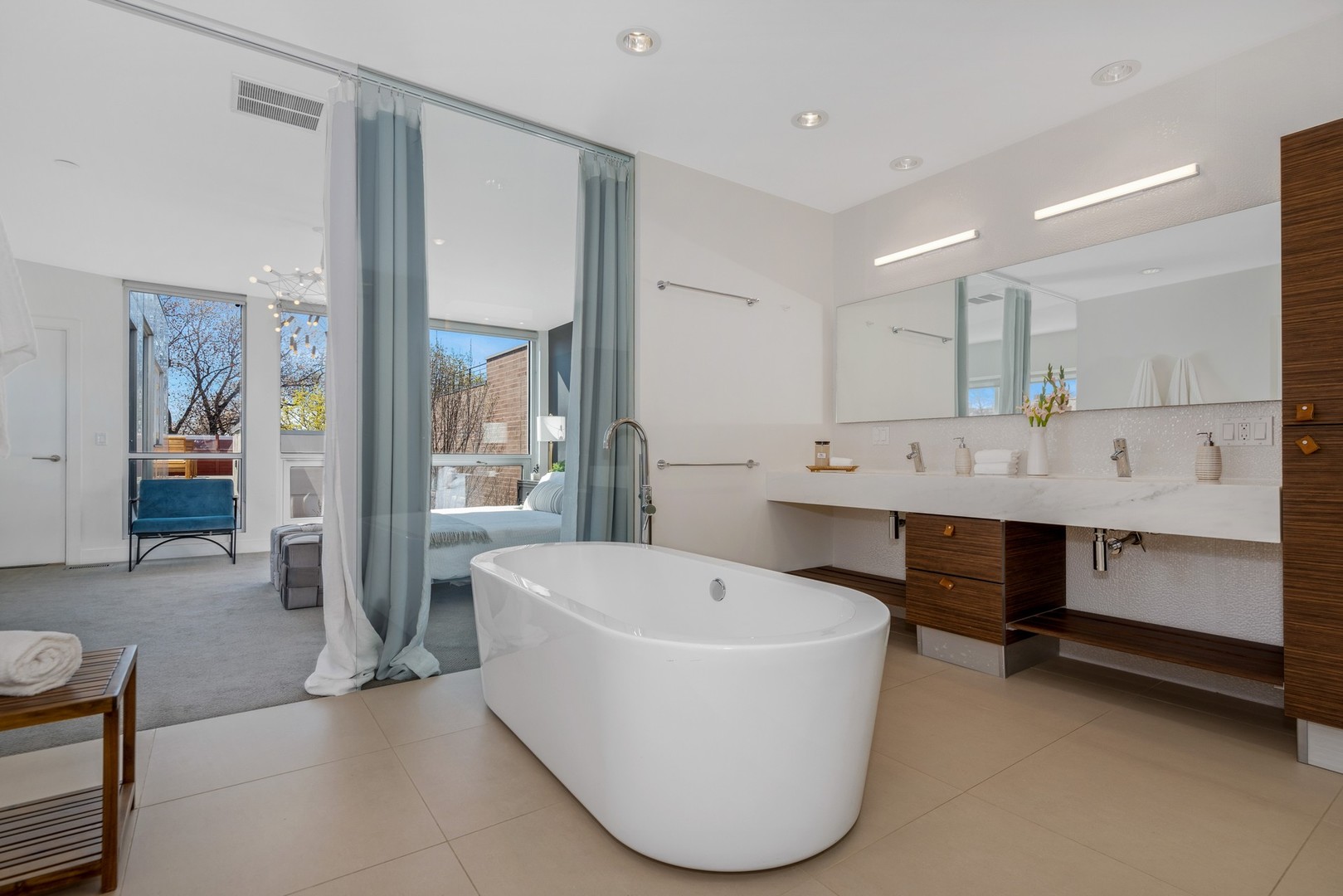 1831 N Marshfield Avenue