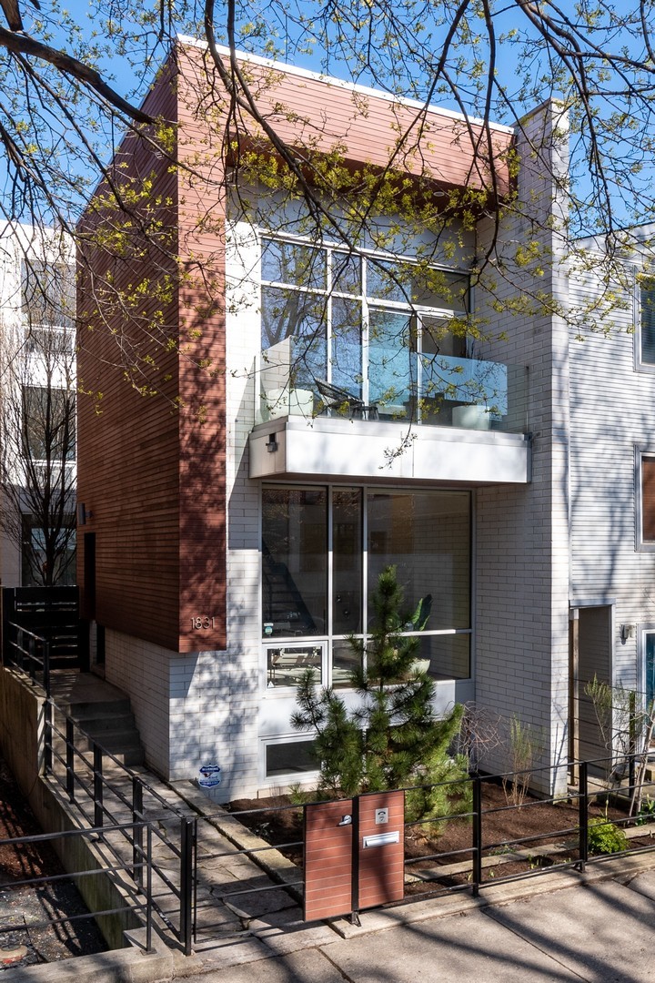 1831 N Marshfield Avenue