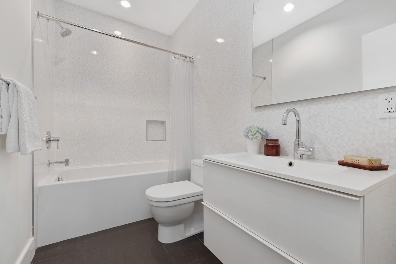 1831 N Marshfield Avenue