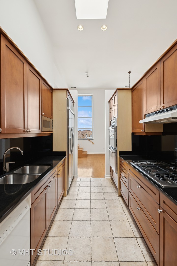 1445 W Belden Avenue Unit: 4K