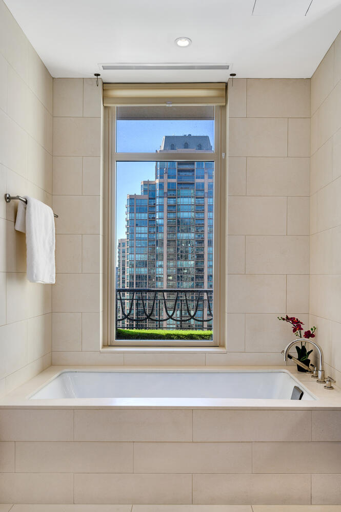 118 E Erie Street Unit: 31G