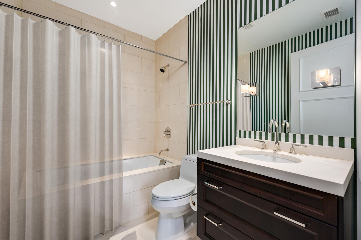 118 E Erie Street Unit: 31G